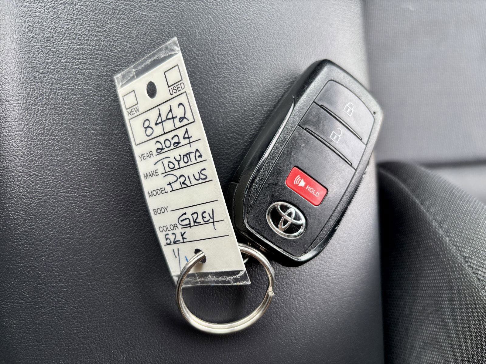 Used 2024 Toyota Prius LE image 18