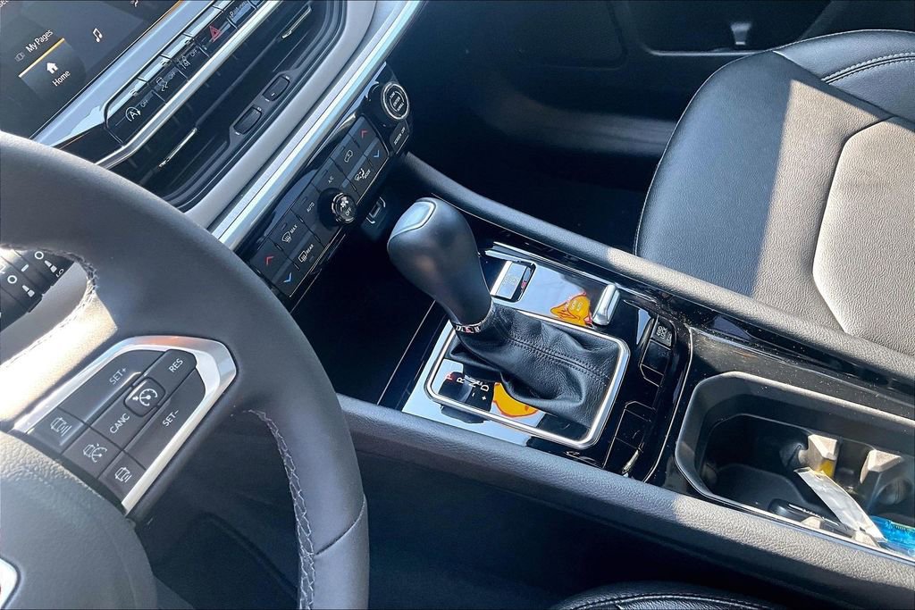 Used 2025 Jeep Compass Limited image 17