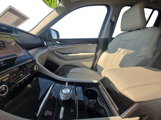 Used 2022 Jeep Grand Cherokee Overland w/ Luxury Tech Group IV image 11