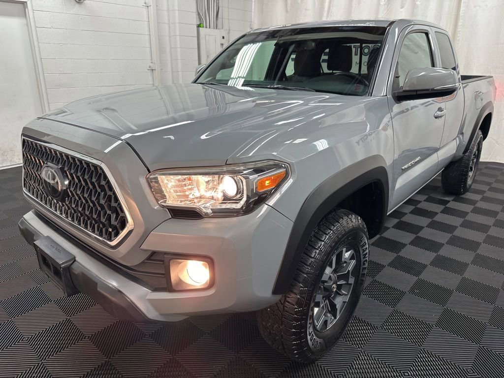 Used 2018 Toyota Tacoma SR5 AWD/4WD image 4
