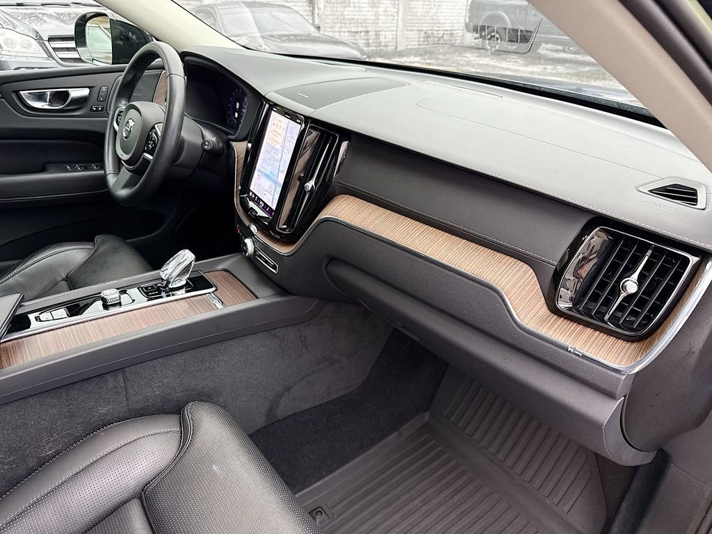 Used 2023 Volvo XC60 B5 Ultimate w/ Protection Package Premier image 34