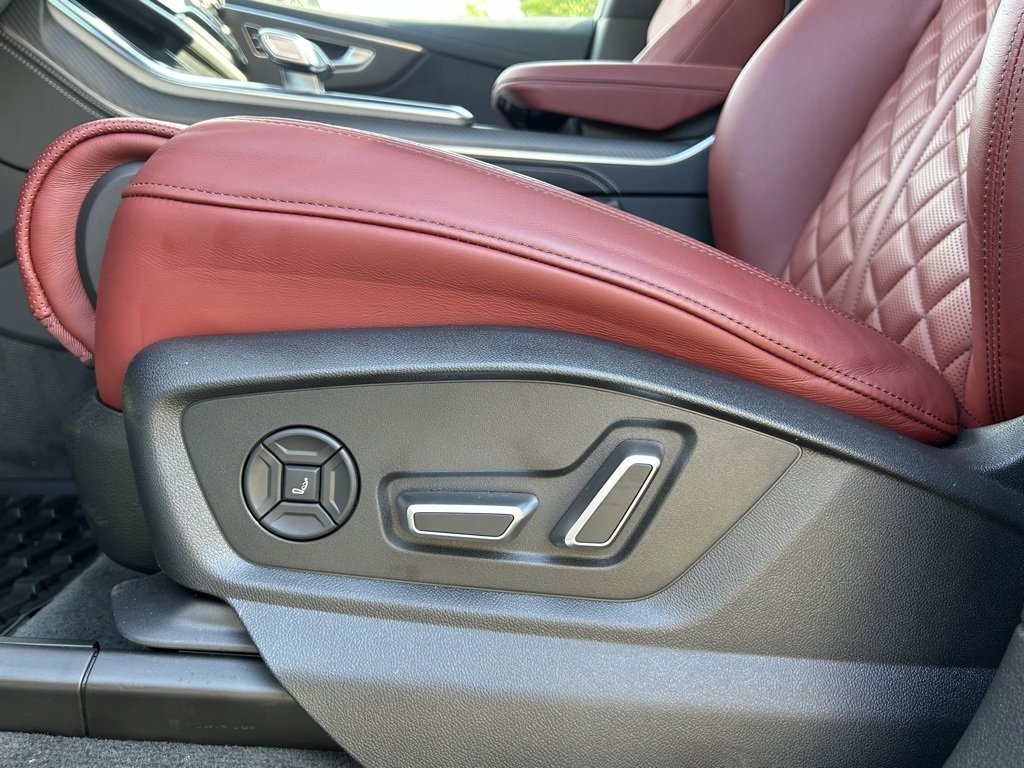 Used 2025 Audi SQ7 Prestige w/ Prestige Package image 13