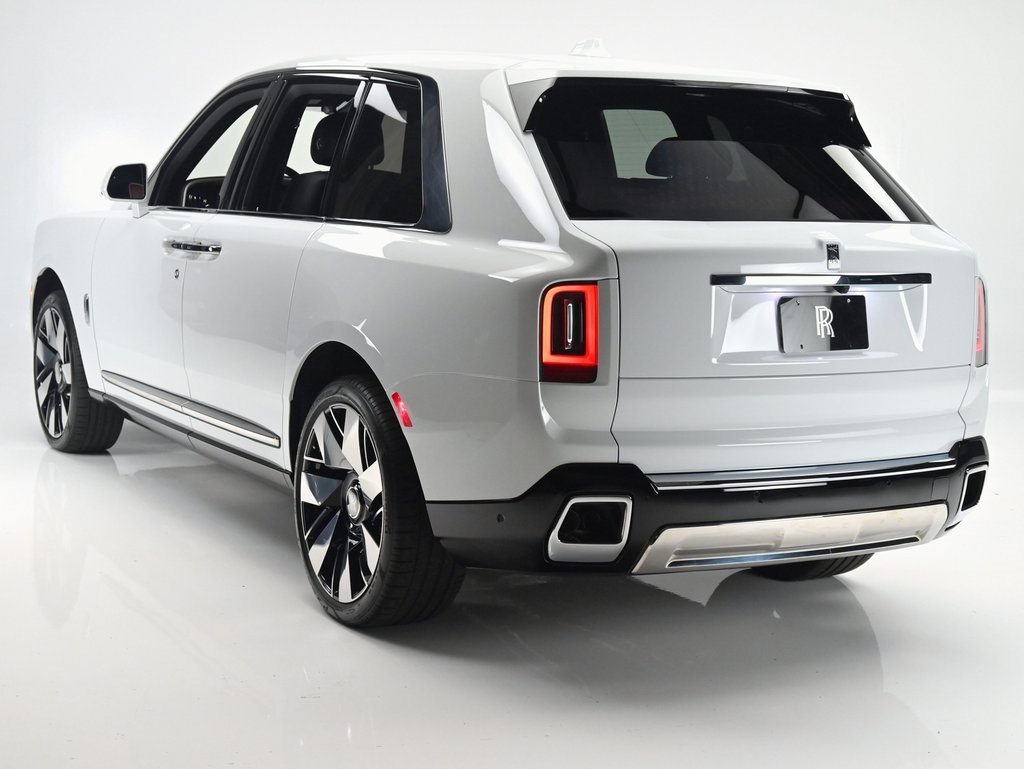 New 2025 Rolls-Royce Cullinan image 2