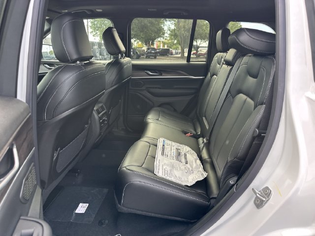 New 2027 Jeep Grand Cherokee Limited AWD/4WD image 16