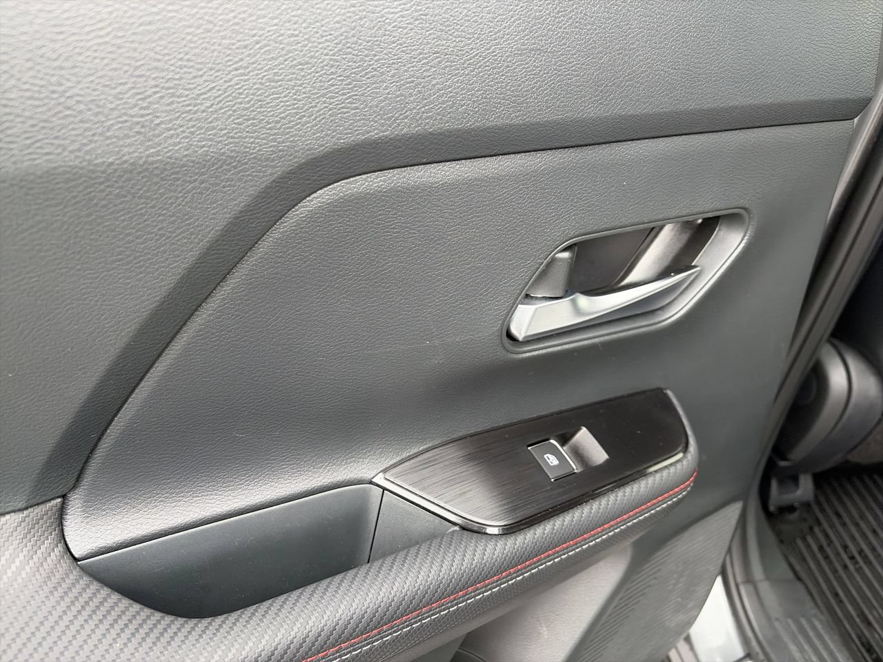 Certified 2025 Nissan Kicks SR w/ SR Premium Package FWD image 11