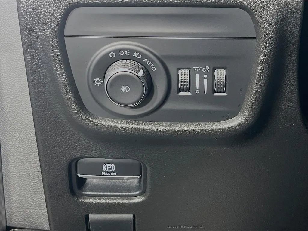 Used 2021 Jeep Grand Cherokee L Limited AWD/4WD image 11