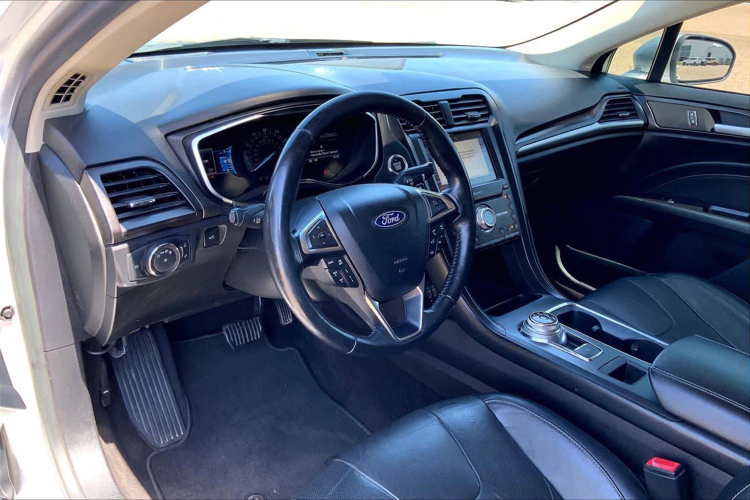 Used 2019 Ford Fusion Titanium AWD/4WD image 18