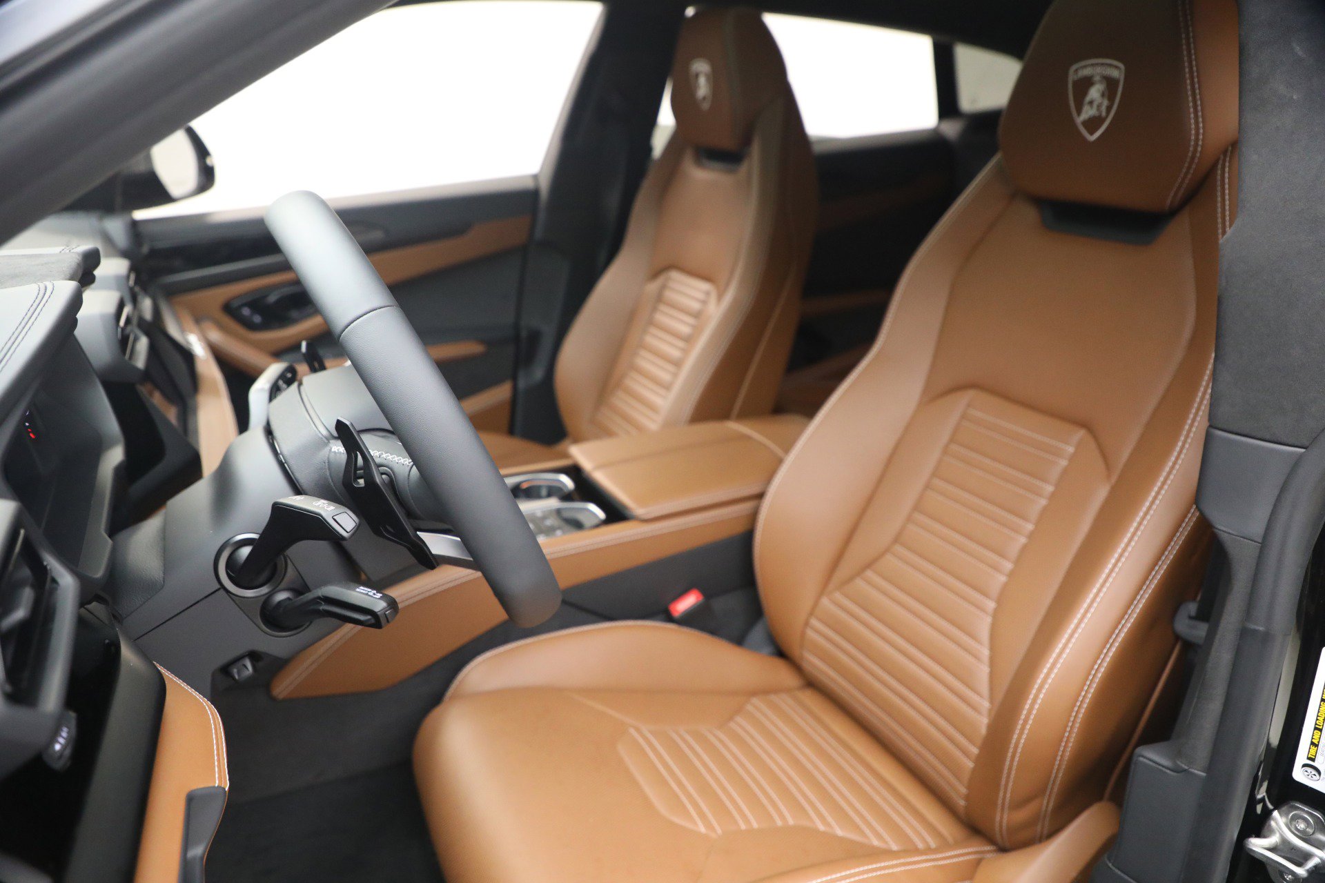 Used 2025 Lamborghini Urus SE AWD/4WD image 14