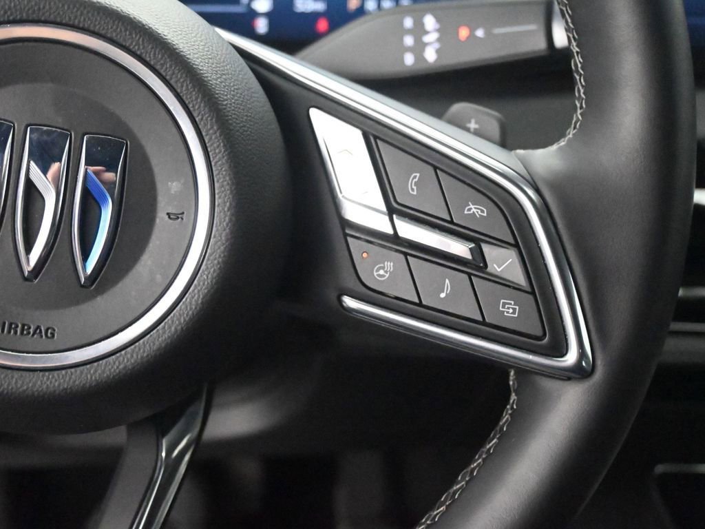 Used 2025 Buick Enclave Preferred w/ Power Package image 45