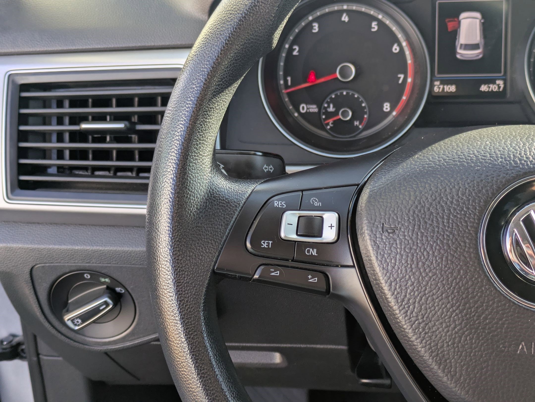 Used 2018 Volkswagen Atlas S image 18