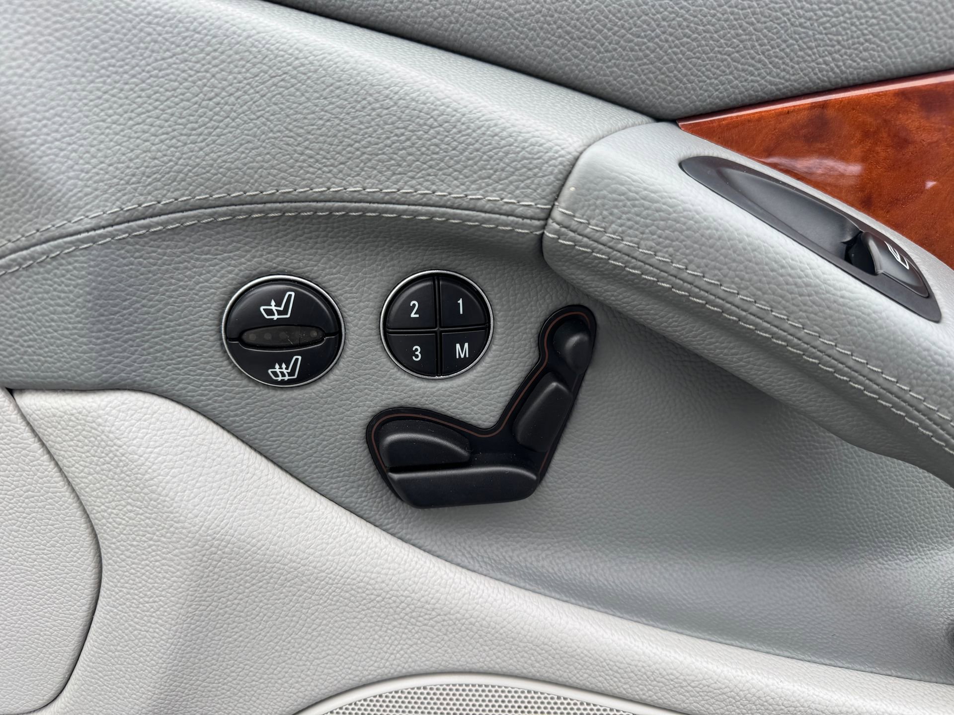 Used 2004 Mercedes-Benz SL 500 image 39