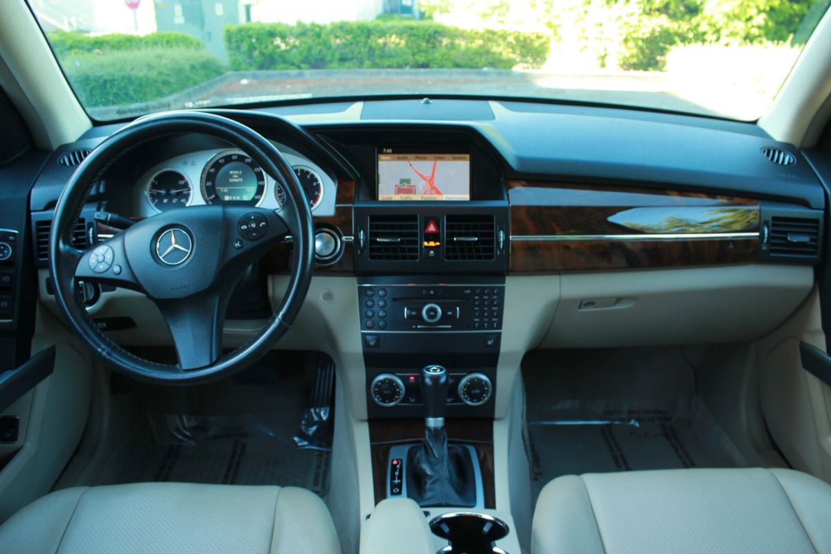 Used 2011 Mercedes-Benz GLK 350 4MATIC image 11