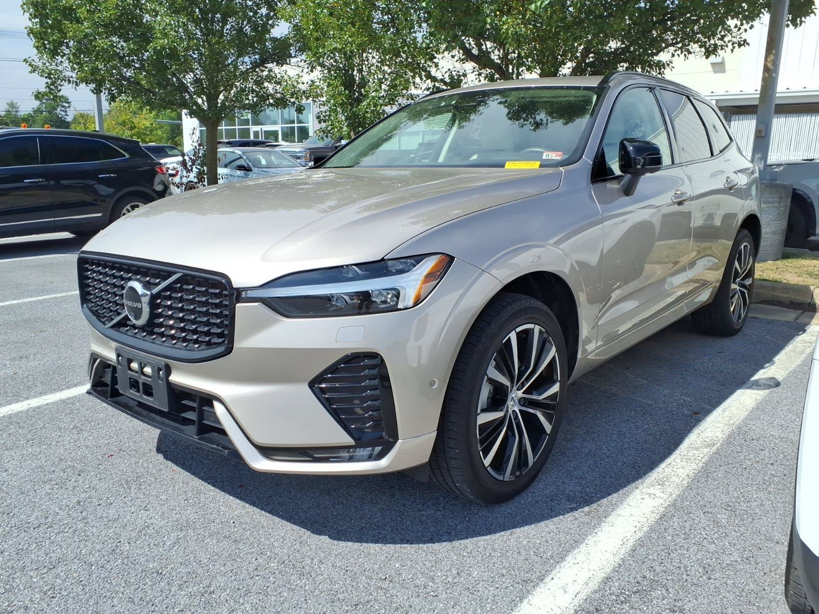 Used 2024 Volvo XC60 B5 Ultimate w/ Protection Package Premier AWD/4WD image 3