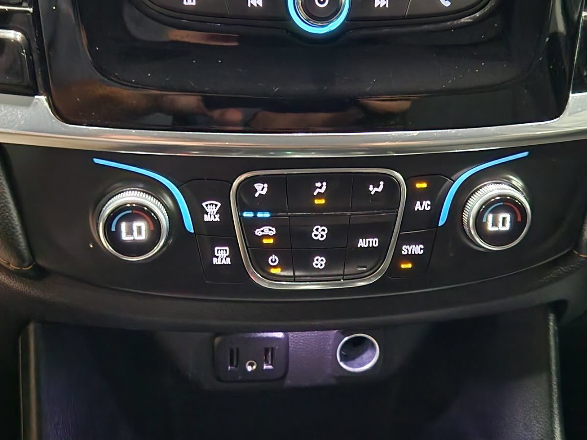 Used 2021 Chevrolet Traverse LS w/ LPO, Floor Liner Package FWD image 27