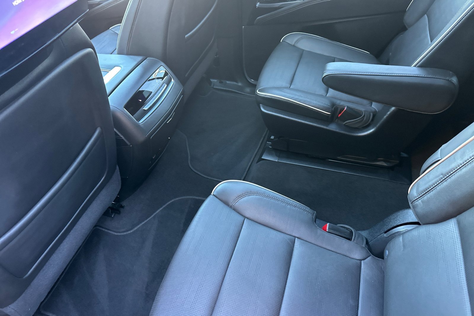 Used 2025 Cadillac Escalade Premium Luxury image 13