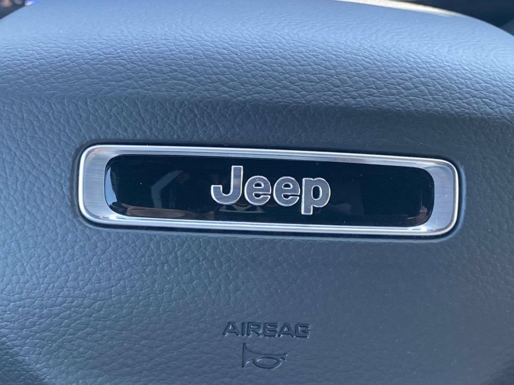 New 2026 Jeep Grand Cherokee L Limited w/ Luxury Tech Group II RWD image 25