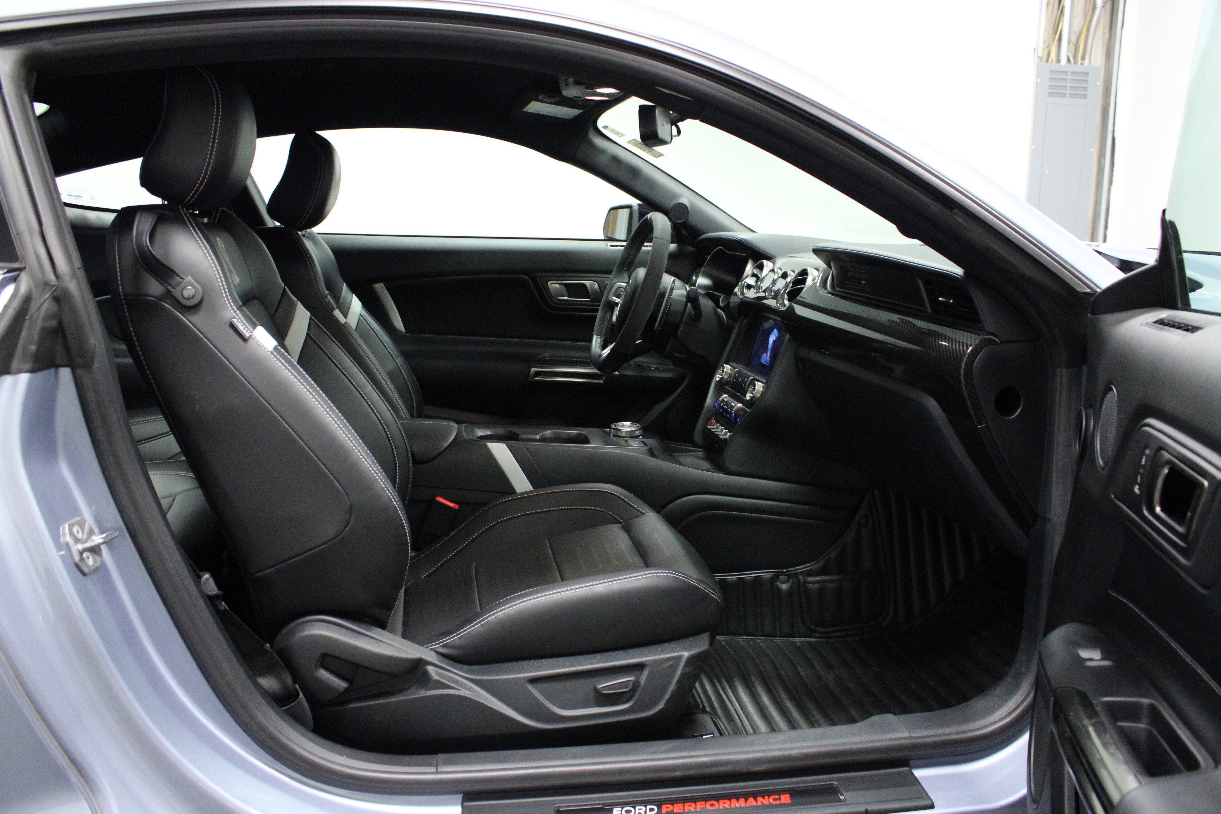Used 2022 Ford Mustang Shelby GT500 w/ Technology Package RWD image 14