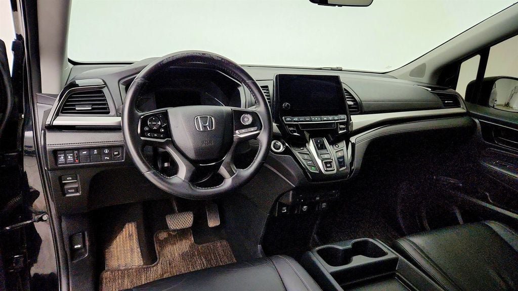Used 2023 Honda Odyssey Touring image 13
