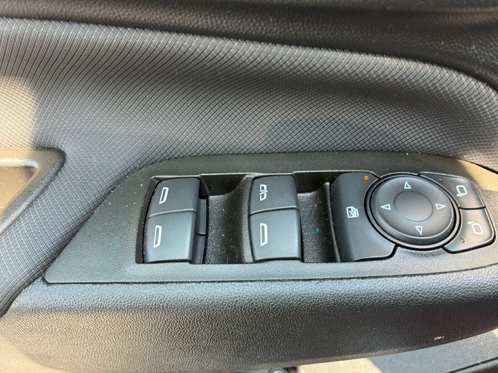 Used 2023 Chevrolet Equinox RS FWD image 19