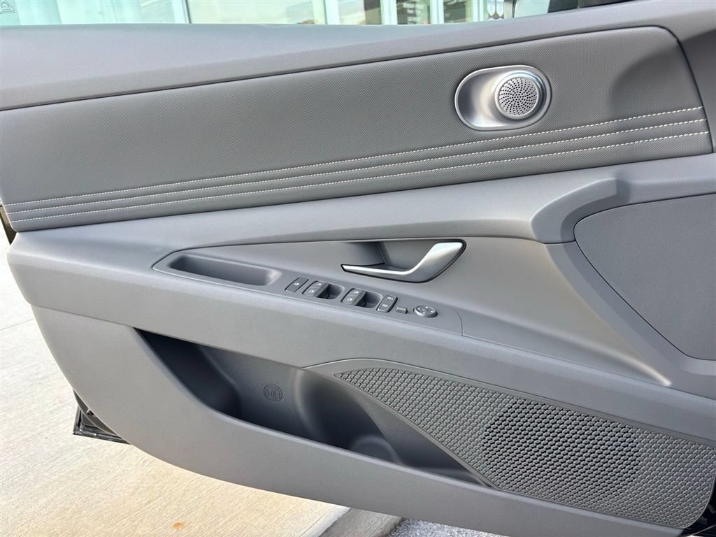 Certified 2026 Hyundai Elantra Sport FWD image 11
