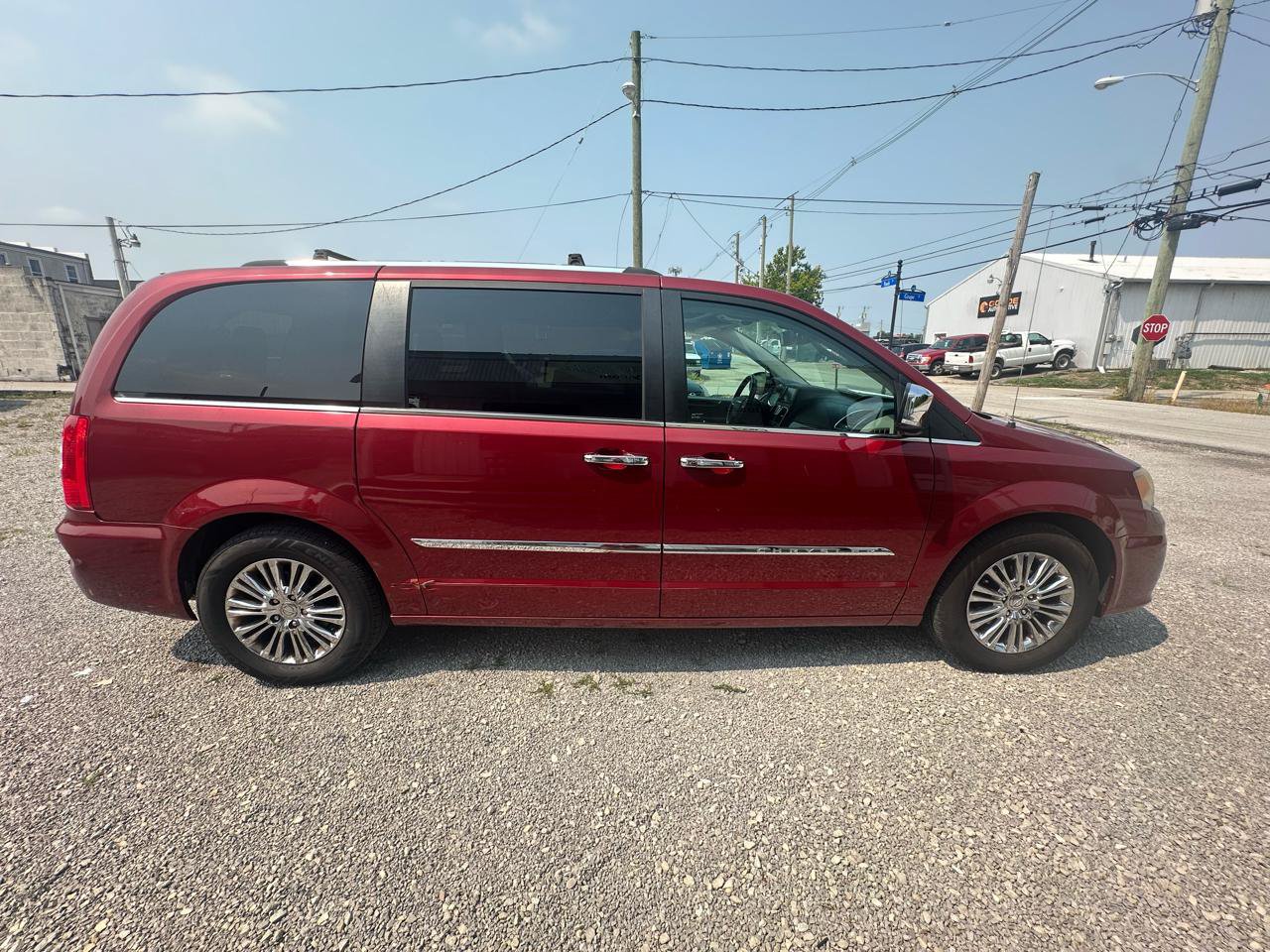Used 2011 Chrysler Town & Country Limited FWD image 6