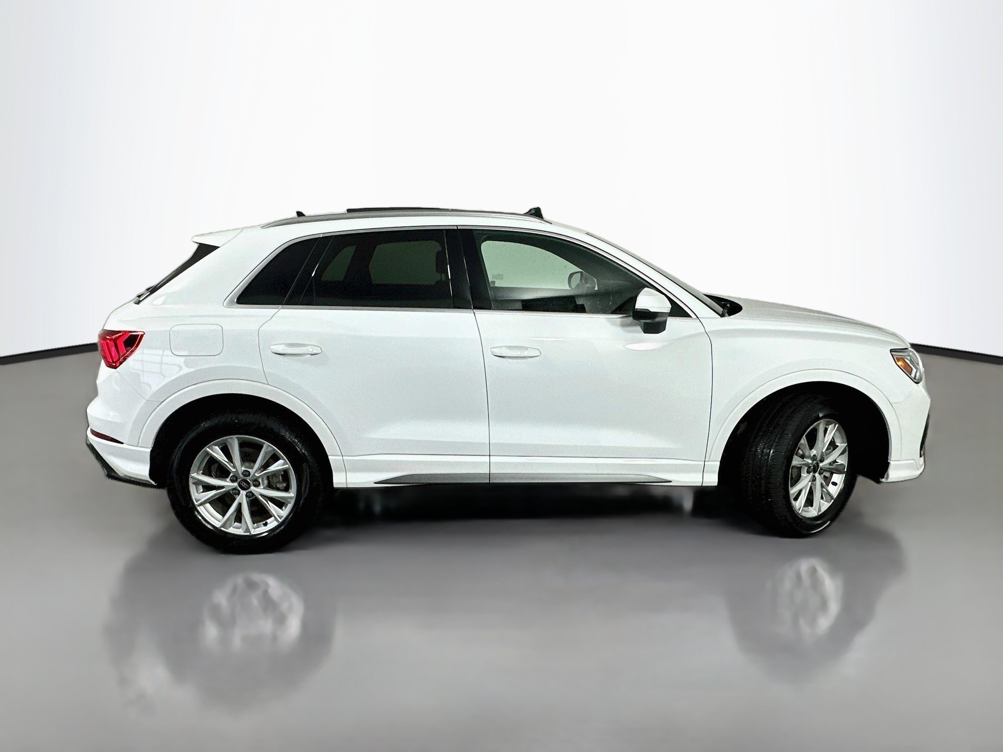 Used 2025 Audi Q3 2.0T Premium Plus w/ Premium Plus Package AWD/4WD image 8