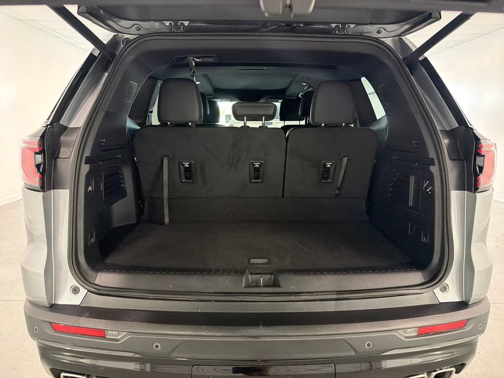 Used 2025 GMC Acadia AT4 w/ Luxury Package AWD/4WD image 9