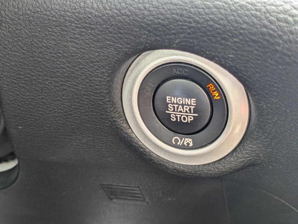 Used 2025 Chrysler Pacifica Limited FWD image 29