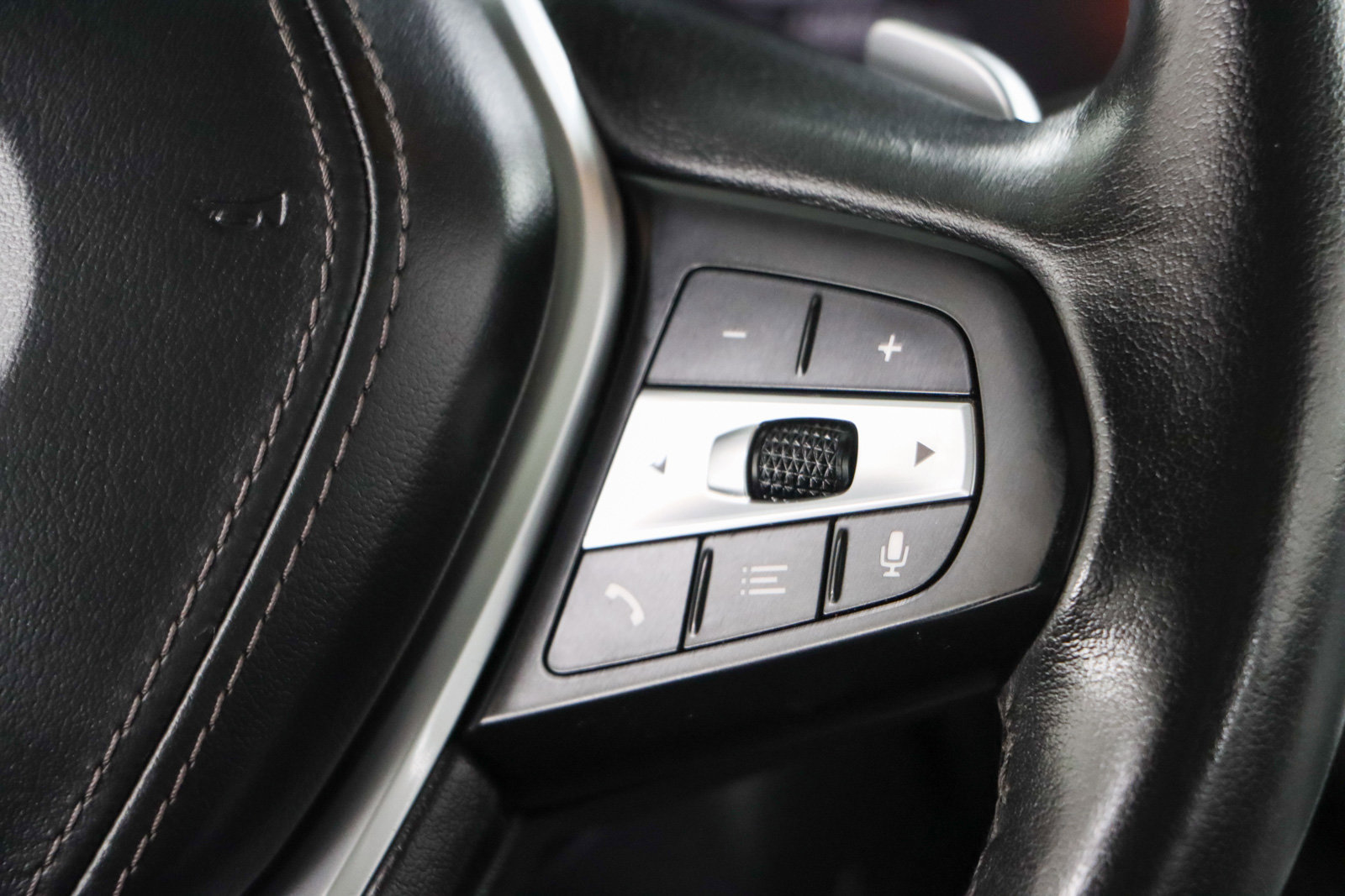 Used 2022 BMW X5 sDrive40i w/ Parking Assistance Package image 14