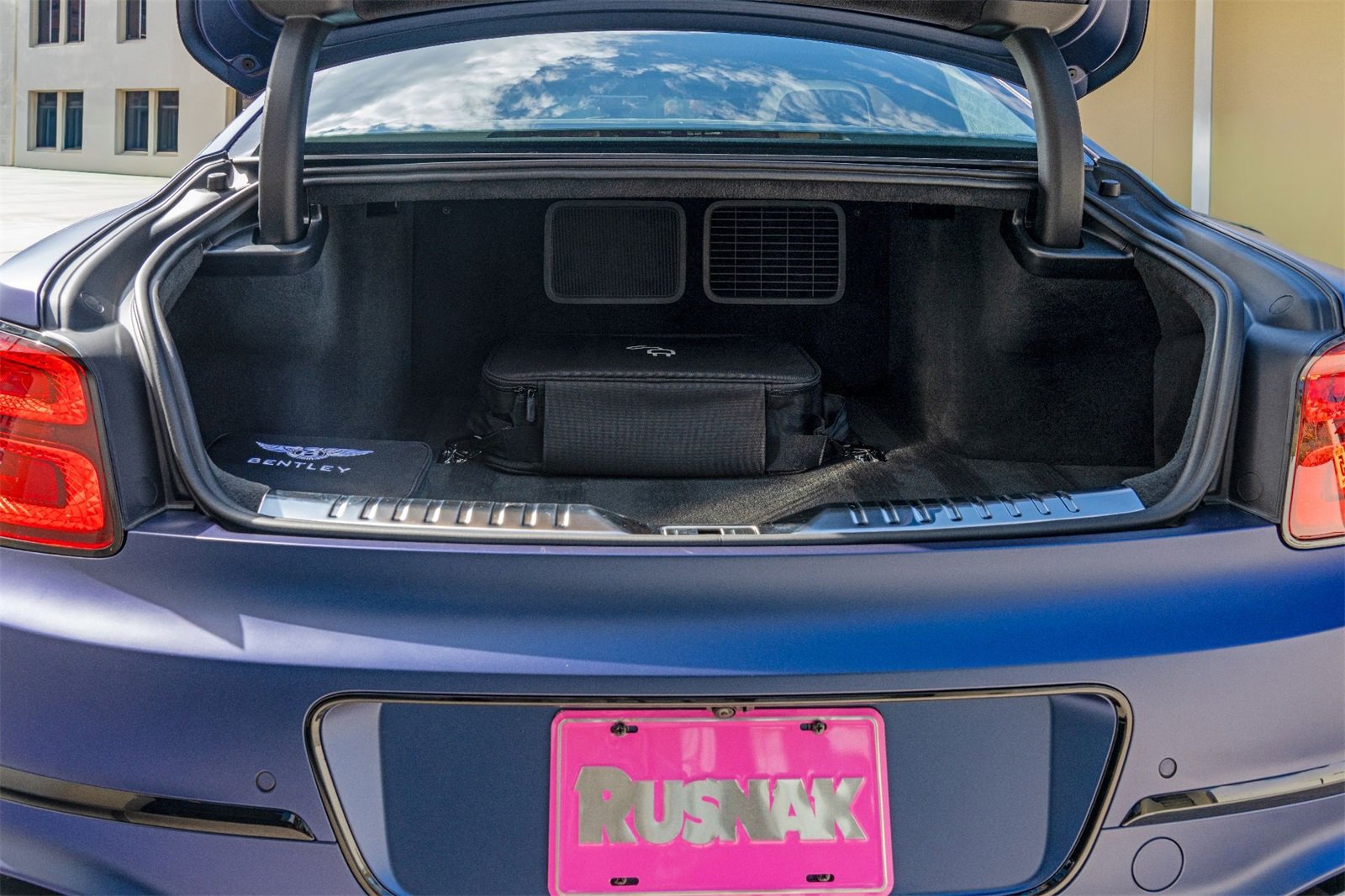 Used 2025 Bentley Flying Spur Plug-In Hybrid image 12