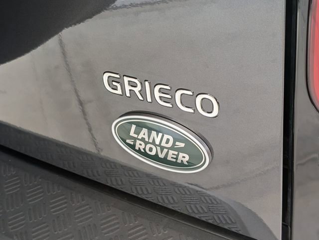 Used 2023 Land Rover Defender 130 X-Dynamic SE image 18