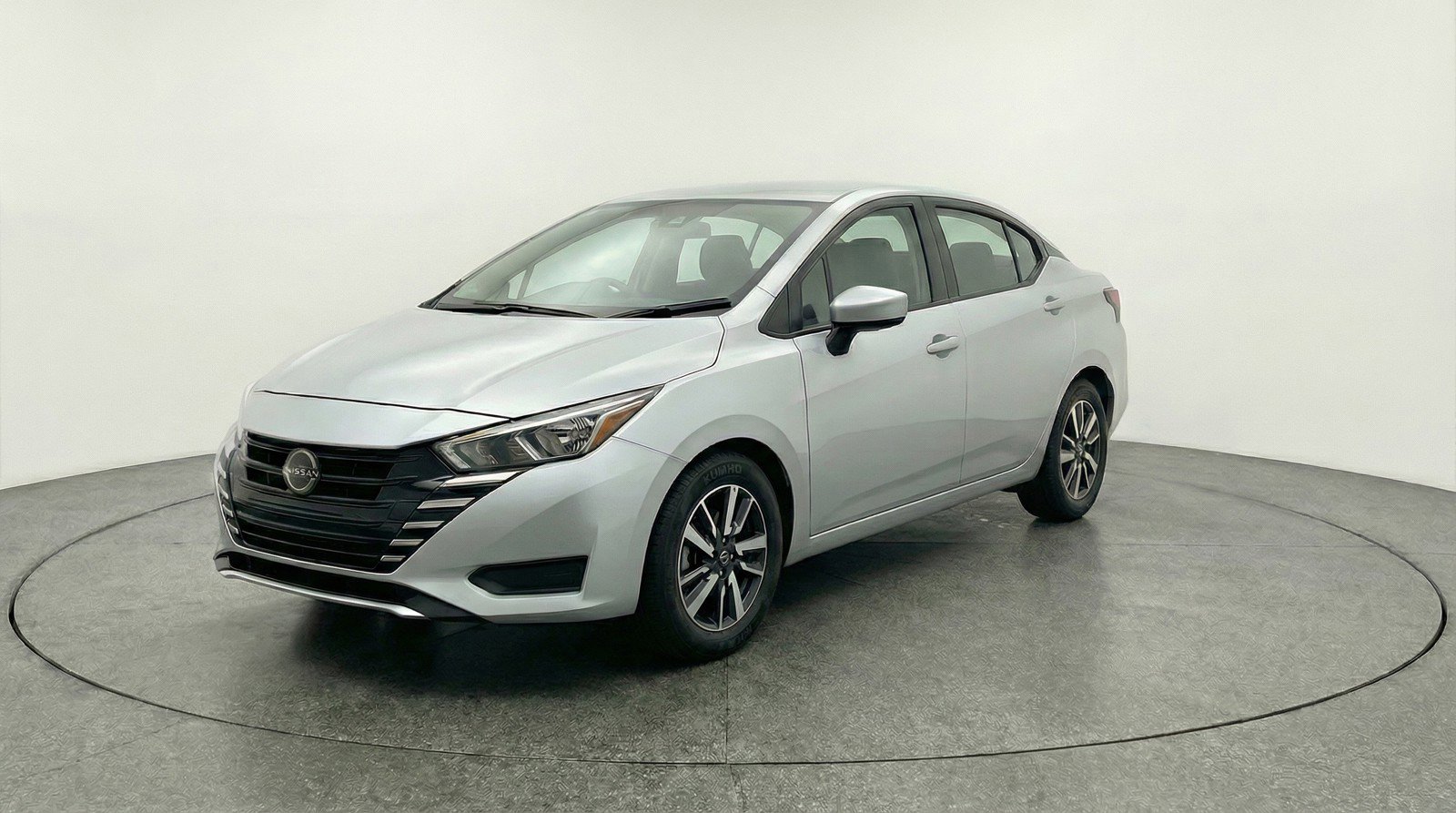 Used 2025 Nissan Versa SV image 3
