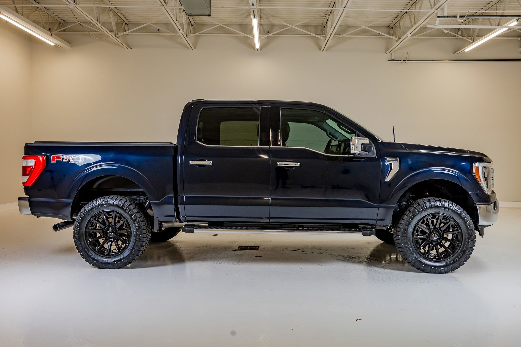 Used 2021 Ford F150 Lariat w/ Equipment Group 502A High AWD/4WD image 11
