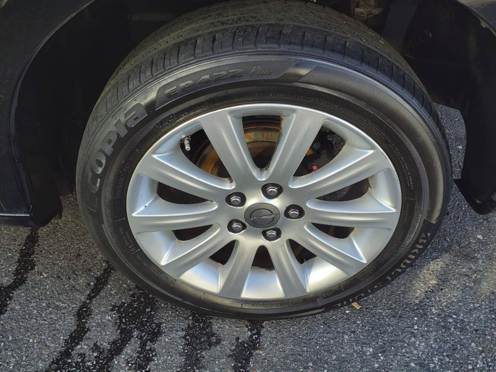 Used 2013 Chrysler 200 Touring FWD image 9