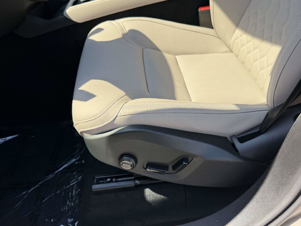 New 2026 Volvo XC90 B6 Plus w/ Protection Package AWD/4WD image 16