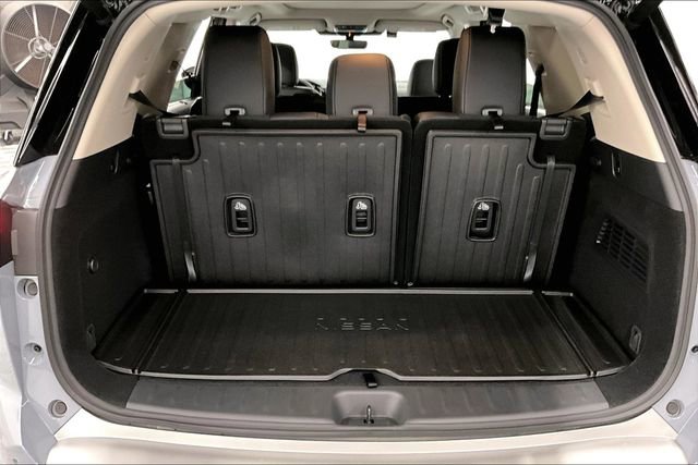 New 2025 Nissan Pathfinder Platinum w/ Lighting Package (N93) image 40