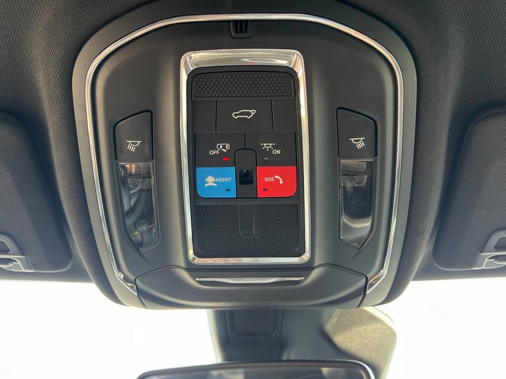 Used 2024 Jeep Grand Cherokee Altitude AWD/4WD image 31