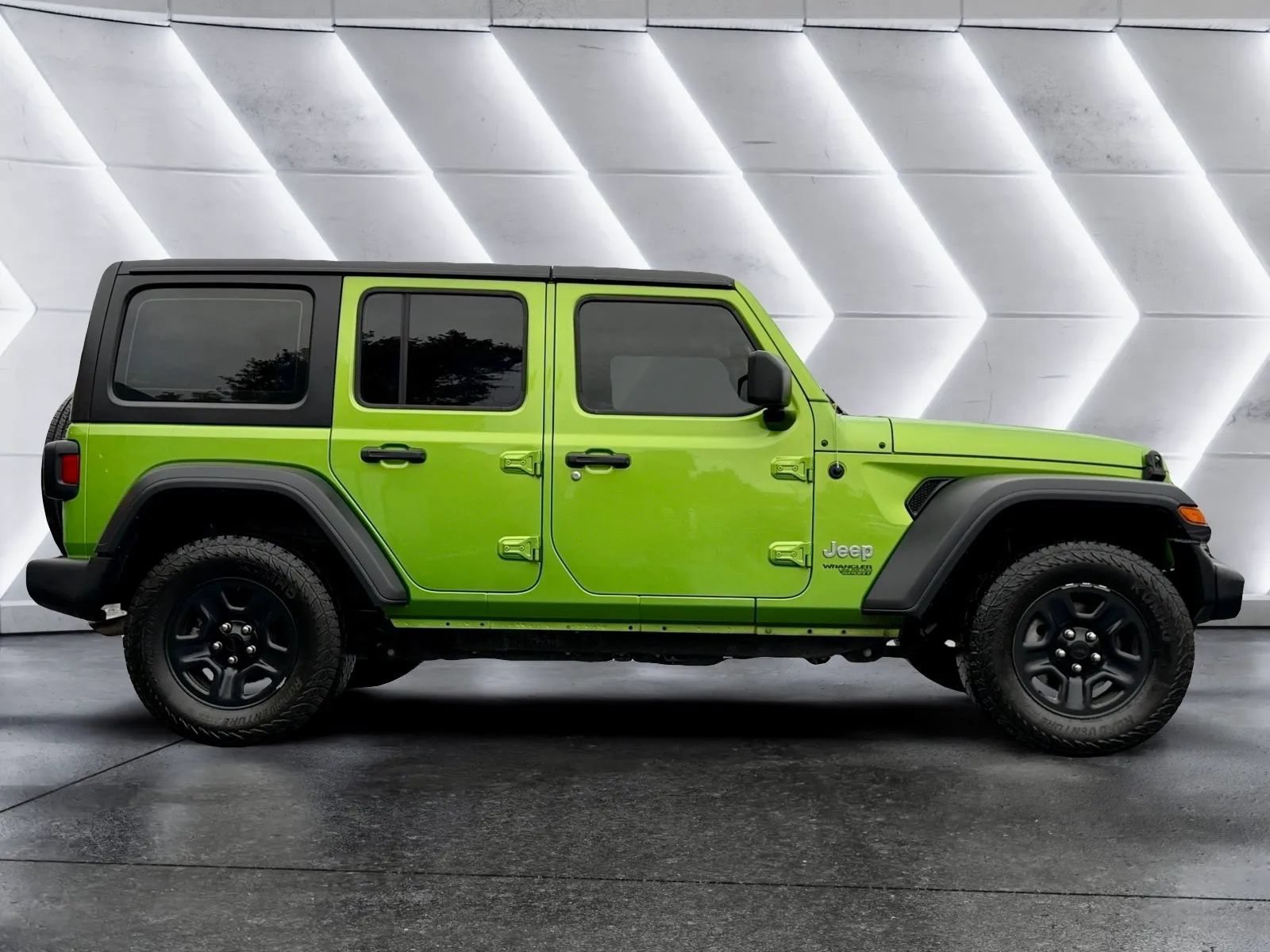 Used 2018 Jeep Wrangler Unlimited Sport AWD/4WD image 4