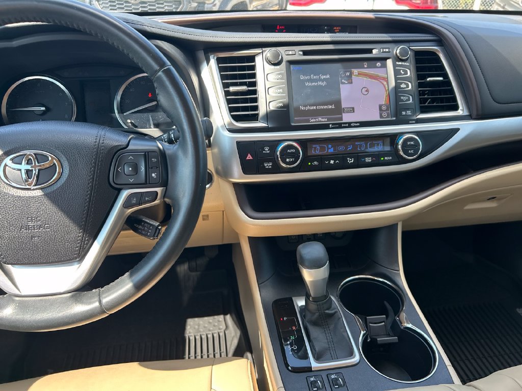 Used 2019 Toyota Highlander XLE FWD image 20