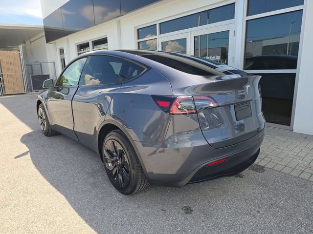 Used 2023 Tesla Model Y Long Range AWD/4WD image 5