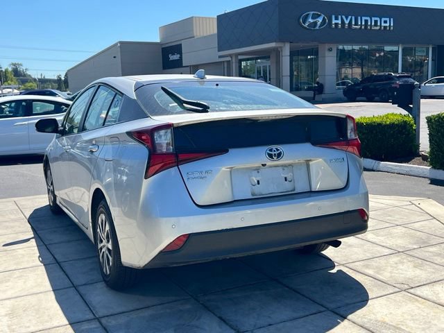Used 2020 Toyota Prius LE AWD/4WD image 11