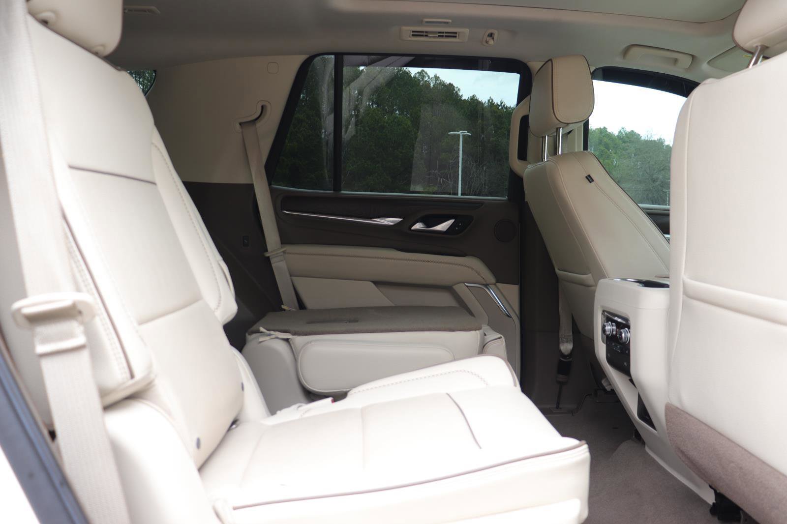 Used 2021 GMC Yukon Denali w/ Denali Premium Package image 23