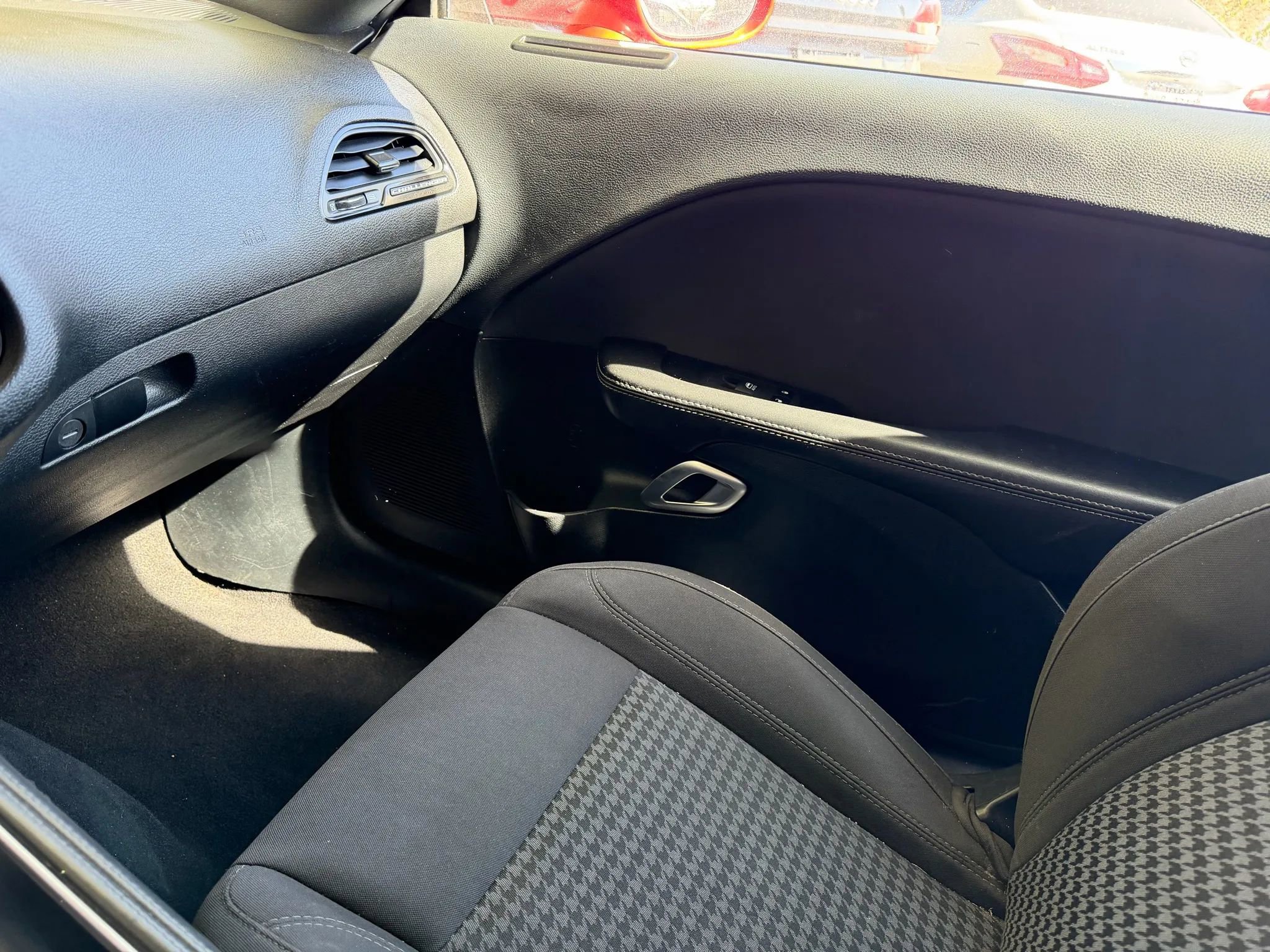 Used 2019 Dodge Challenger SXT image 9