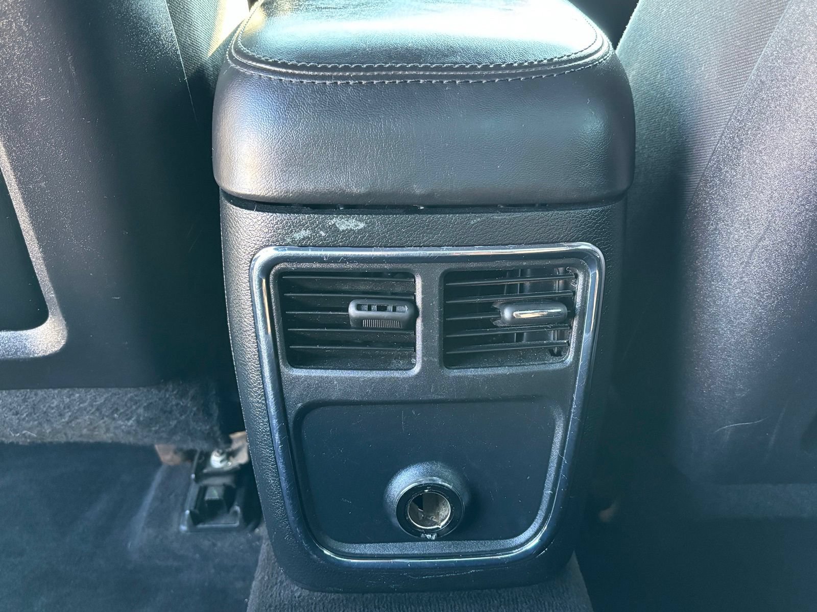 Used 2014 Dodge Charger SE RWD image 19