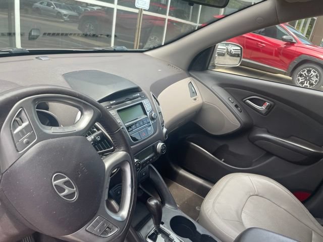Used 2010 Hyundai Tucson Limited AWD/4WD image 22