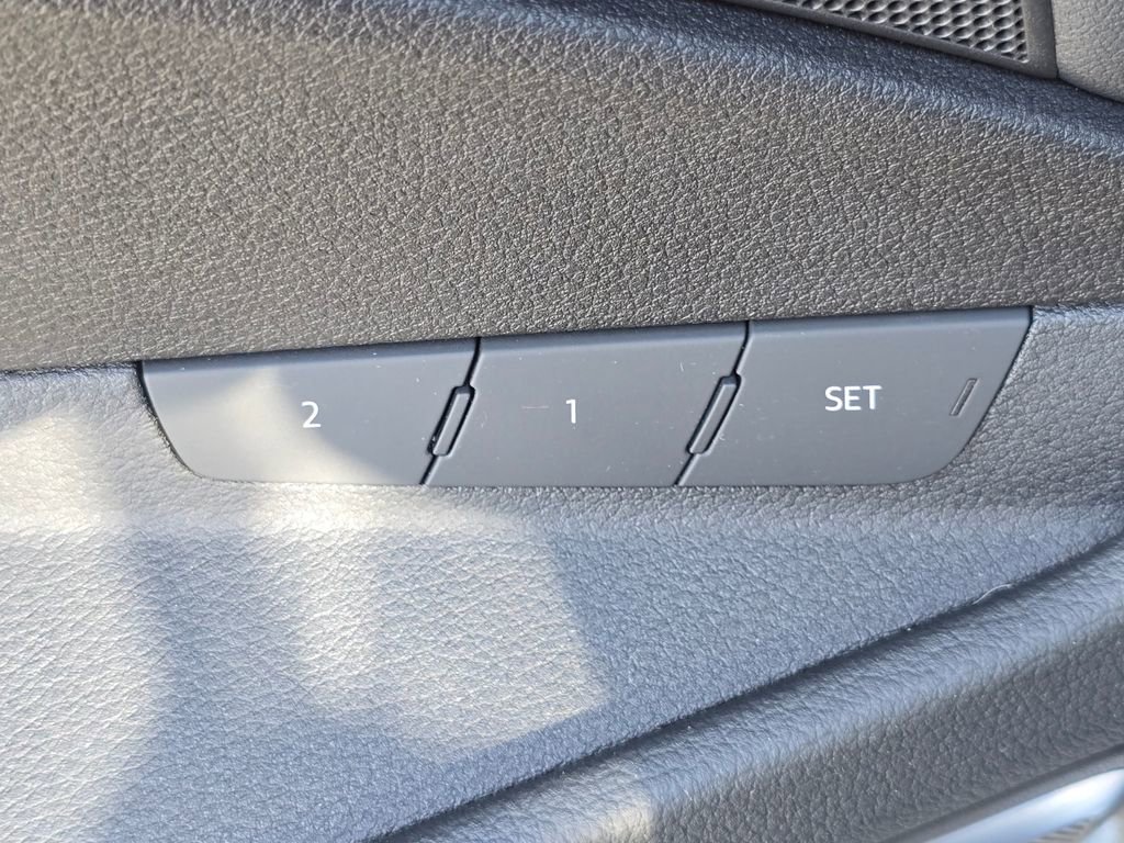 Used 2023 Audi e-tron Premium Plus w/ Premium Plus Package image 24