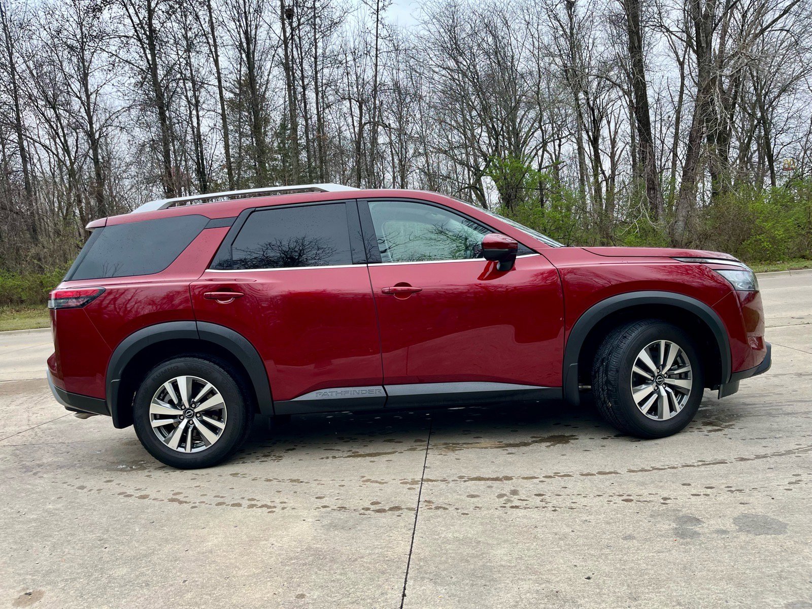 Used 2025 Nissan Pathfinder SL FWD image 8