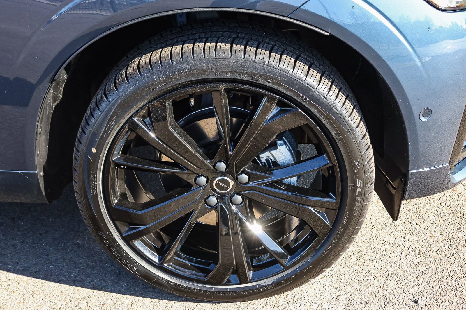 New 2026 Volvo XC60 B5 Ultra w/ Climate Package PRO image 14