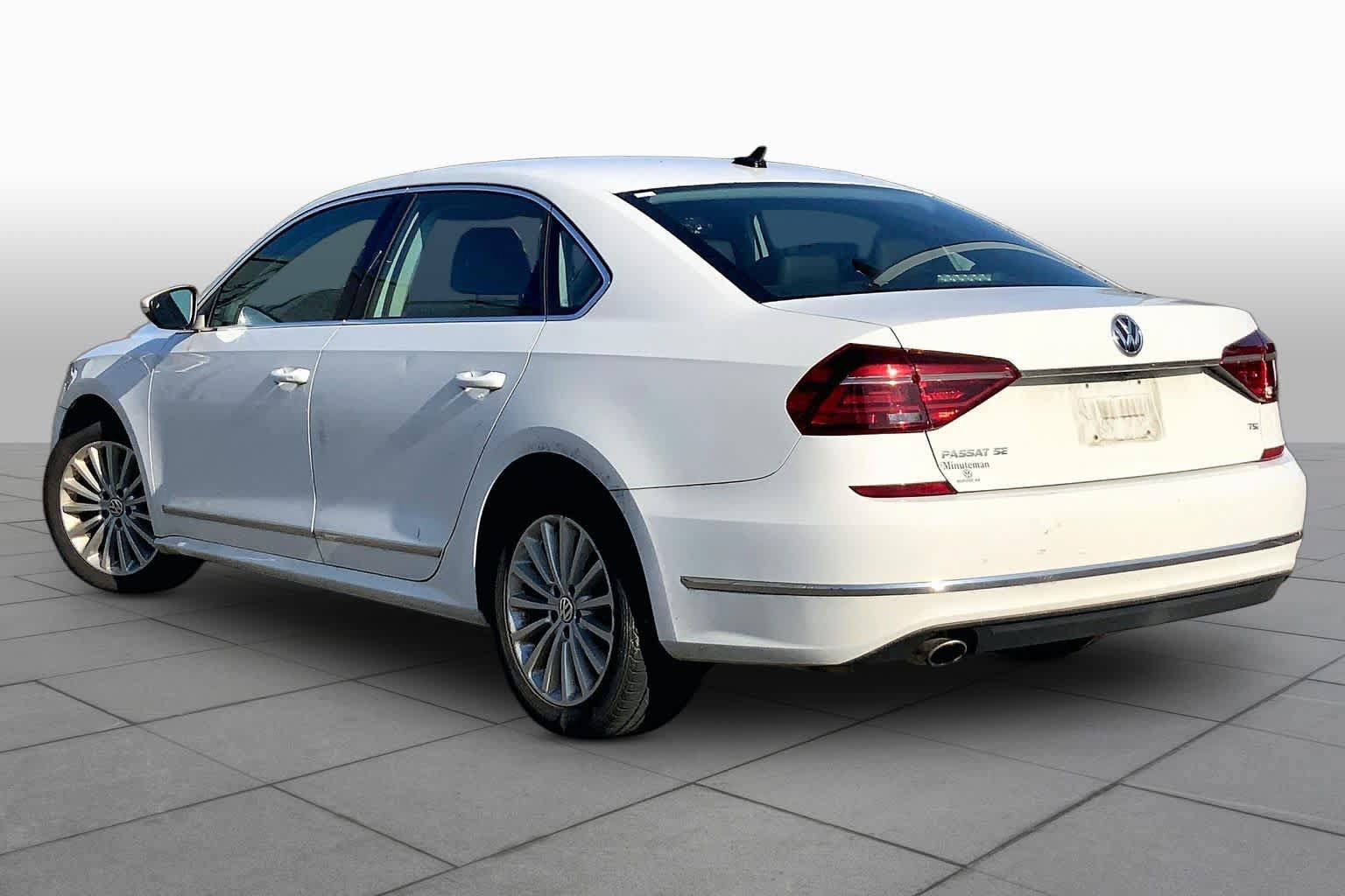 Used 2017 Volkswagen Passat 1.8T SE FWD image 12