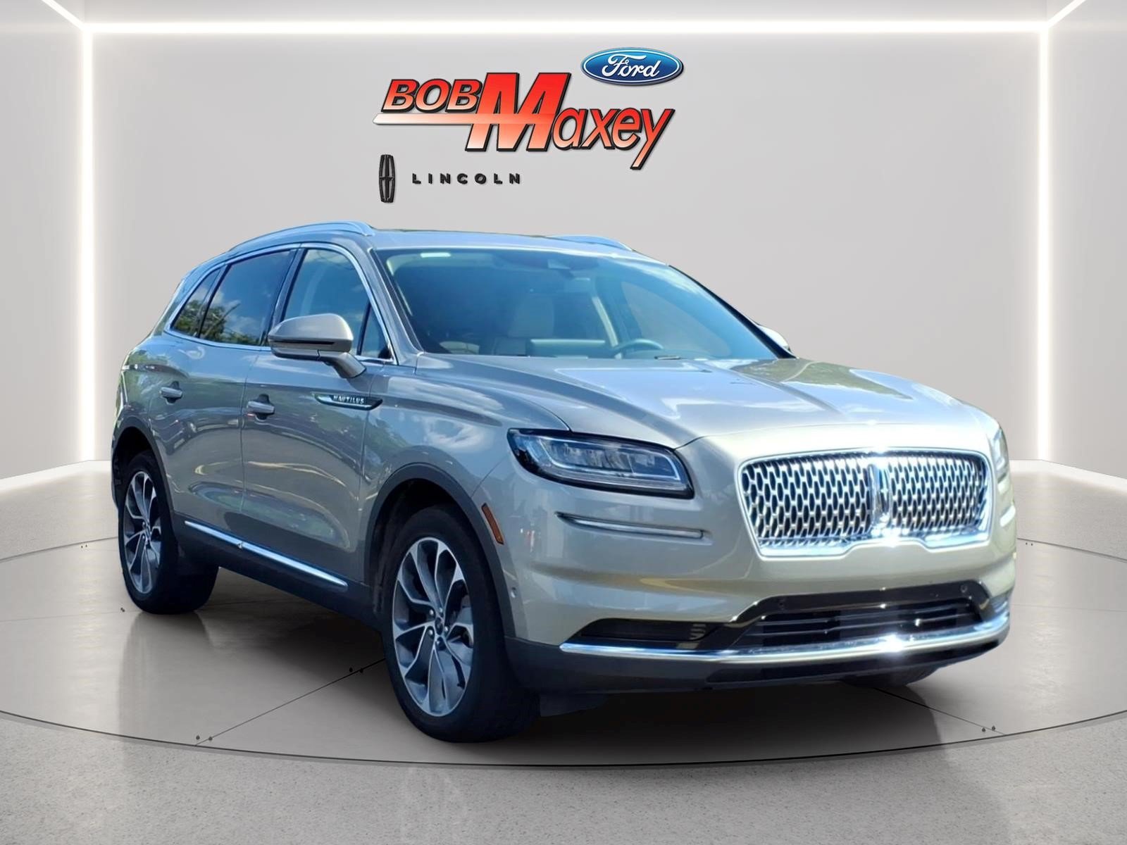Used 2023 Lincoln Nautilus Reserve w/ Equipment Group 201A AWD/4WD image 3